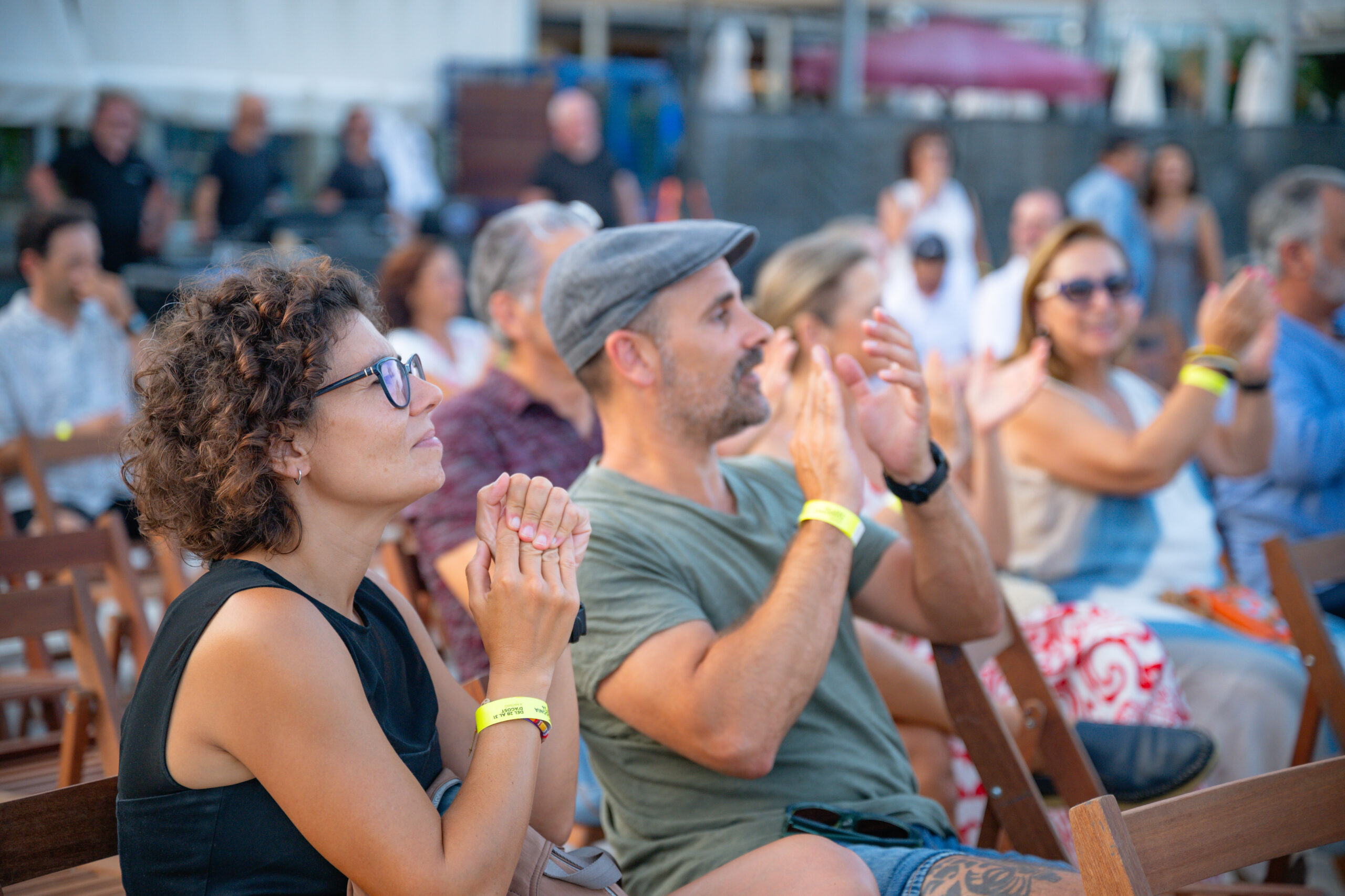 Públic assegut a un concert del Posidònia Fest 2024